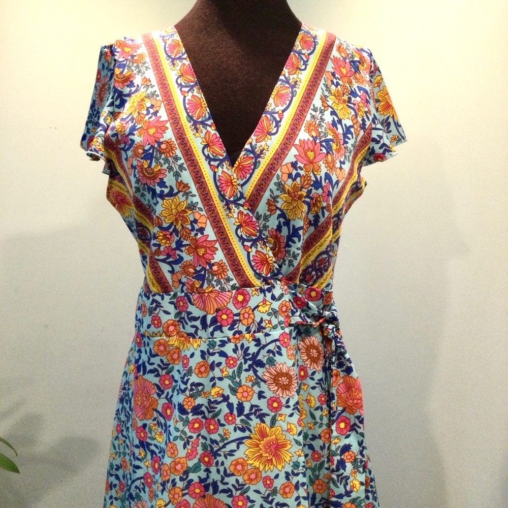 Gorgeous Floral Wrap Dress - Picture 2 of 13
